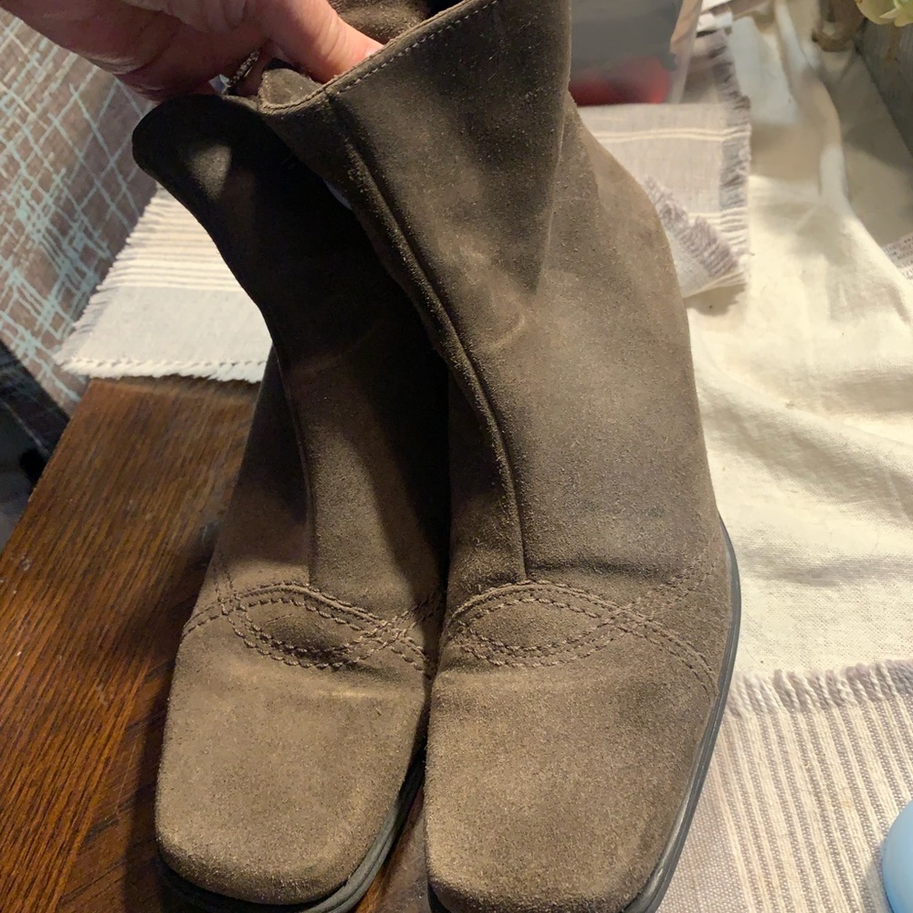 La Canadienne Suede boots size 8 1/2